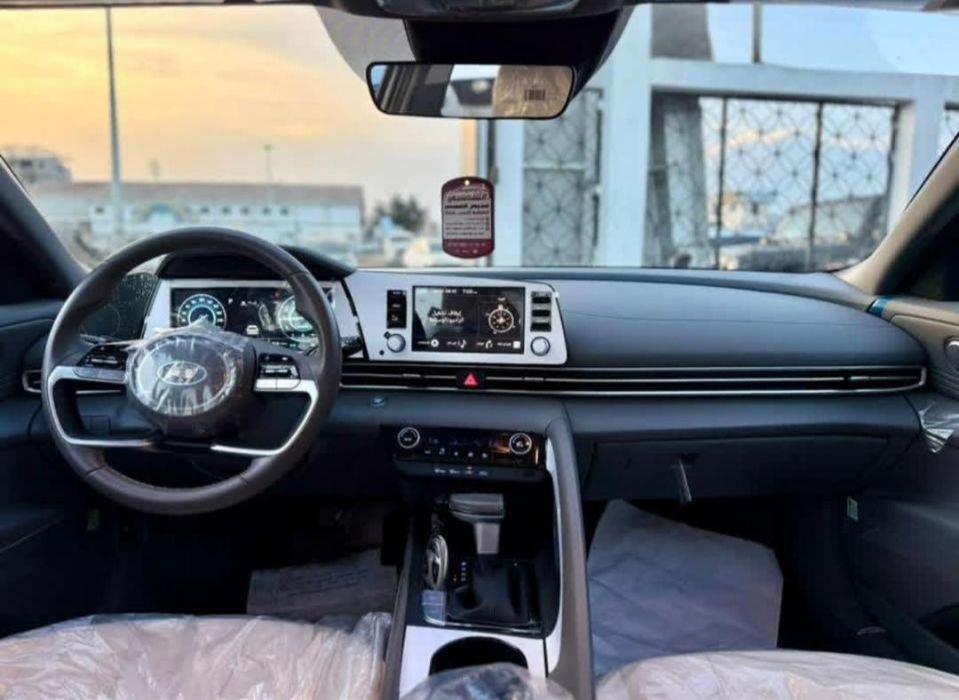 Elantra 2024