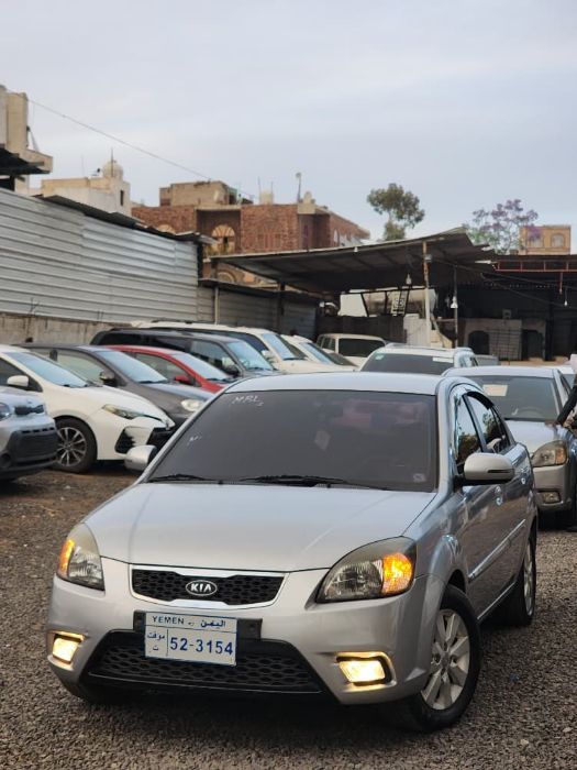 🚘 للبيع كيا برايد_موديل 2011_ وارررد كوري_slx_نظام الإيكو_لون فضي 🩶 السعر: 4,700 $