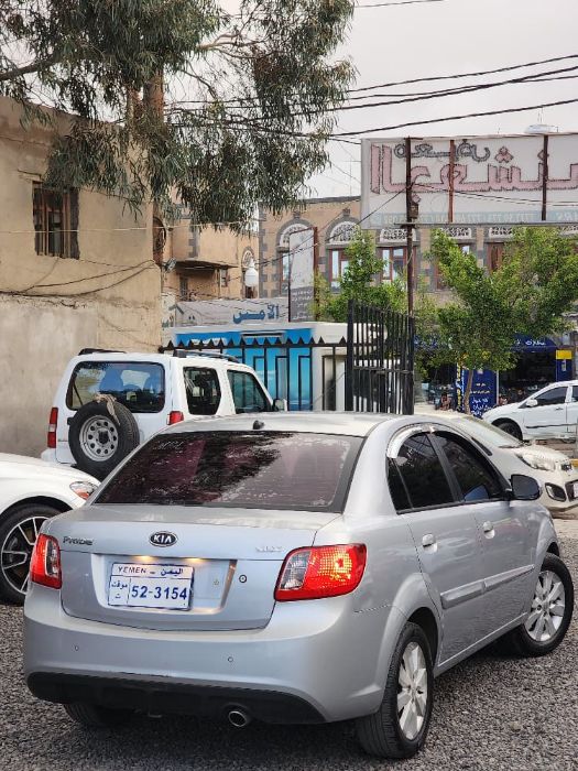 🚘 للبيع كيا برايد_موديل 2011_ وارررد كوري_slx_نظام الإيكو_لون فضي 🩶 السعر: 4,700 $