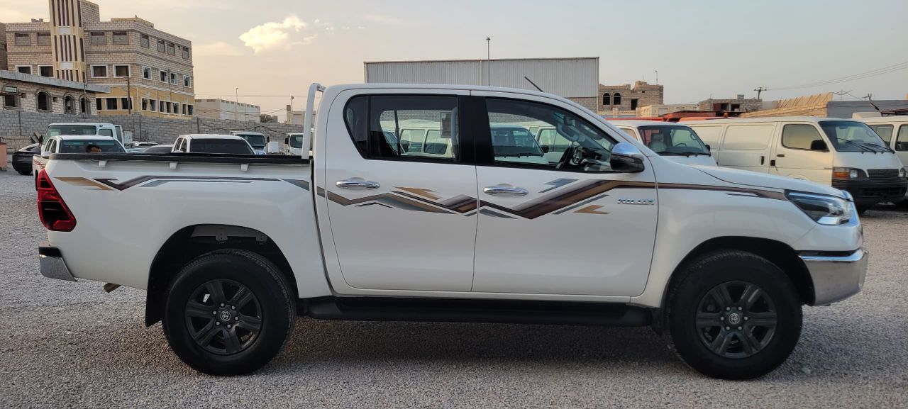 *هايلكس وارد الفطيم *