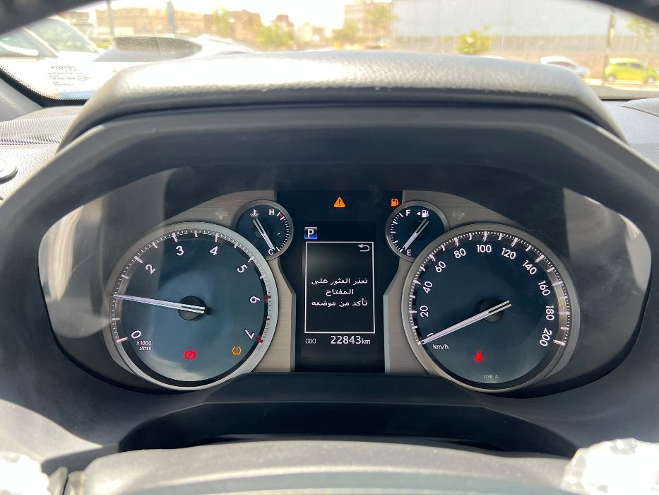 برادو. دواخل زعفراني