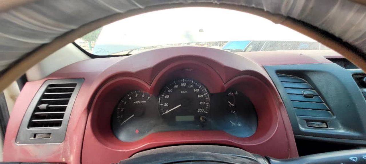 هايلوكس 2012