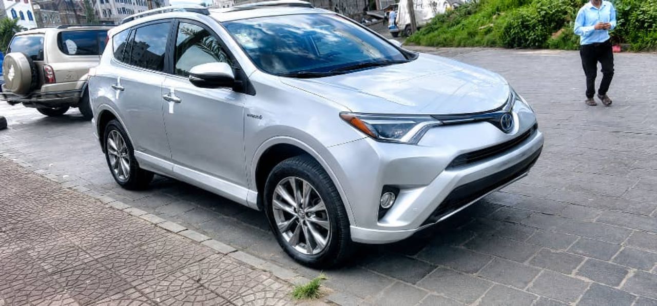 *للبيع إعتمادية تويوتا رافور 2016 ليمتد "Limited-Hybird-Rav4 بلاتينوم" كسر زيرو هايبرد كلين تايتل جم