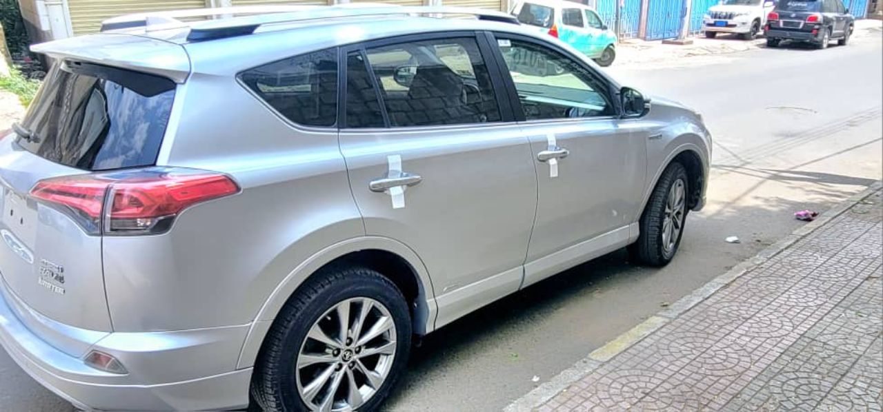 *للبيع إعتمادية تويوتا رافور 2016 ليمتد "Limited-Hybird-Rav4 بلاتينوم" كسر زيرو هايبرد كلين تايتل جم