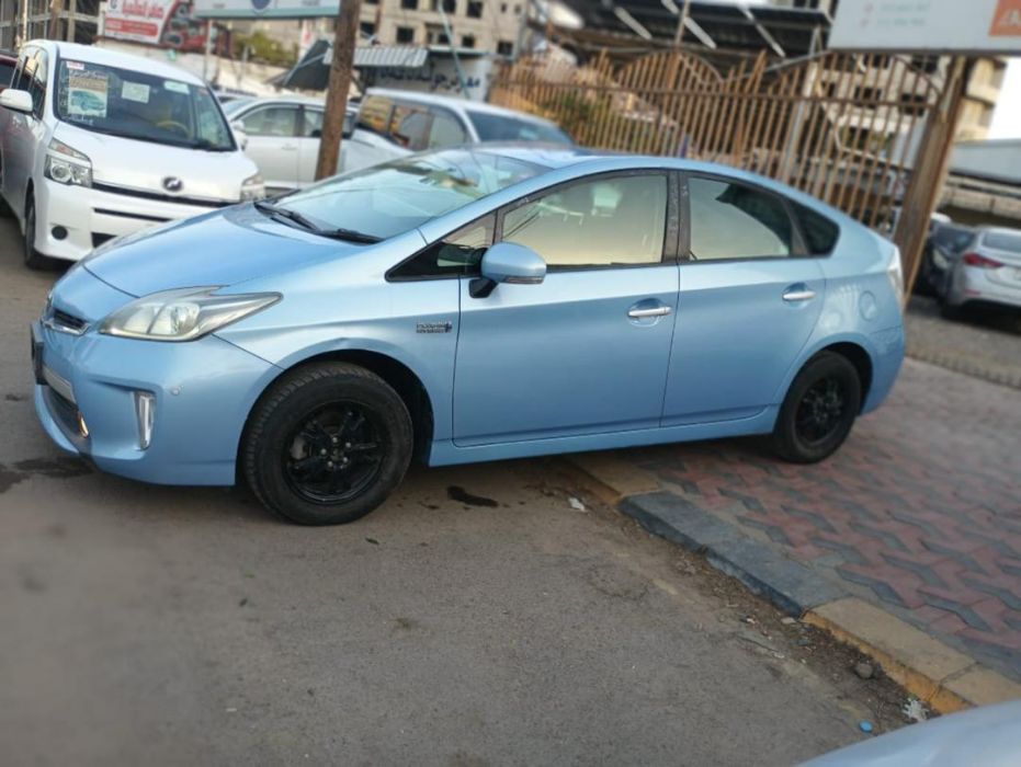 TOYOTA PRIUS 2013
