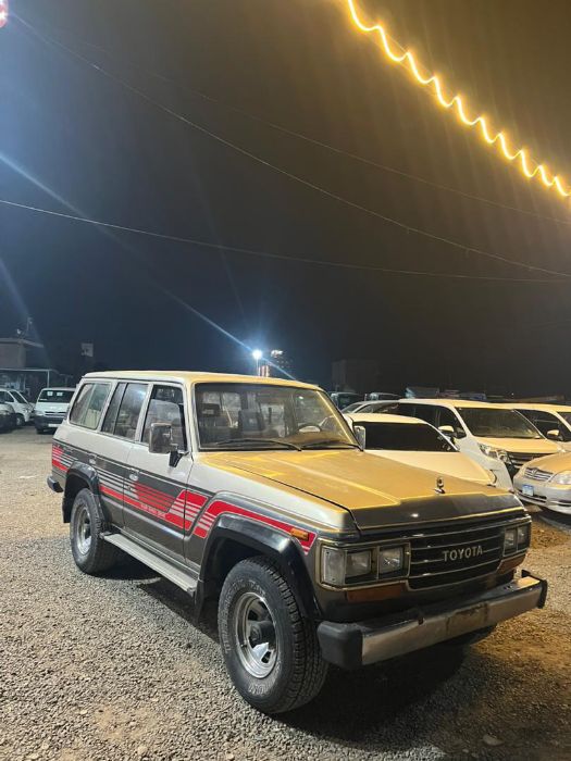 تويوتا لاندكروزر صالون