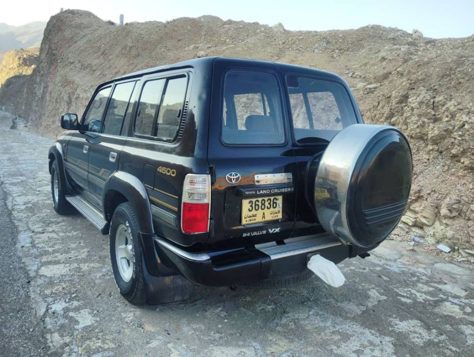 تويوتا لاندكروزر صالون